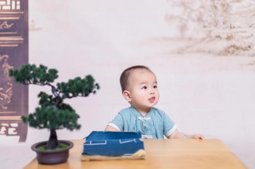 嘉峪关怀孕肚子中间凹两边凸
